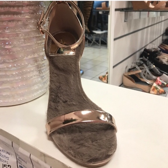 ☀️Isa Heels☀️ - Picture 4 of 5